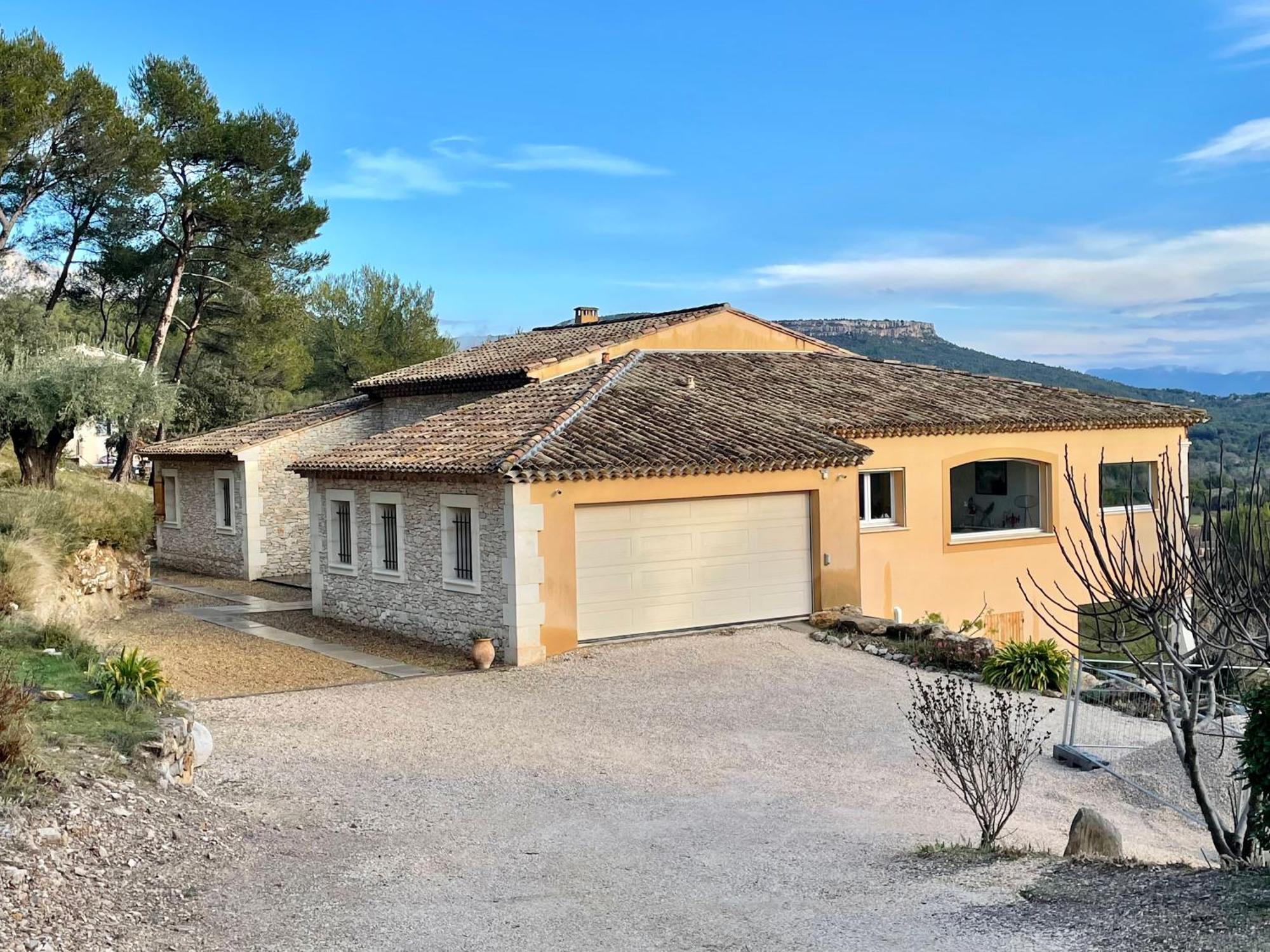 Villa Lumineuse Avec Piscine Clim 1Ere Etage Vue Panoramique Sur Les Montagnes Sur Le Site De La Sainte-Victoire Le Tholonet Exterior foto